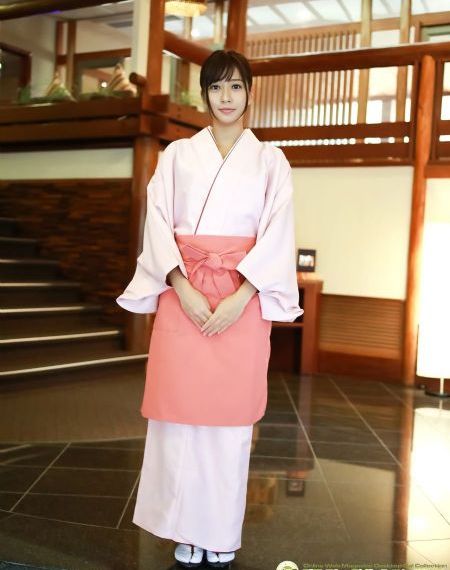 美女露咪咪